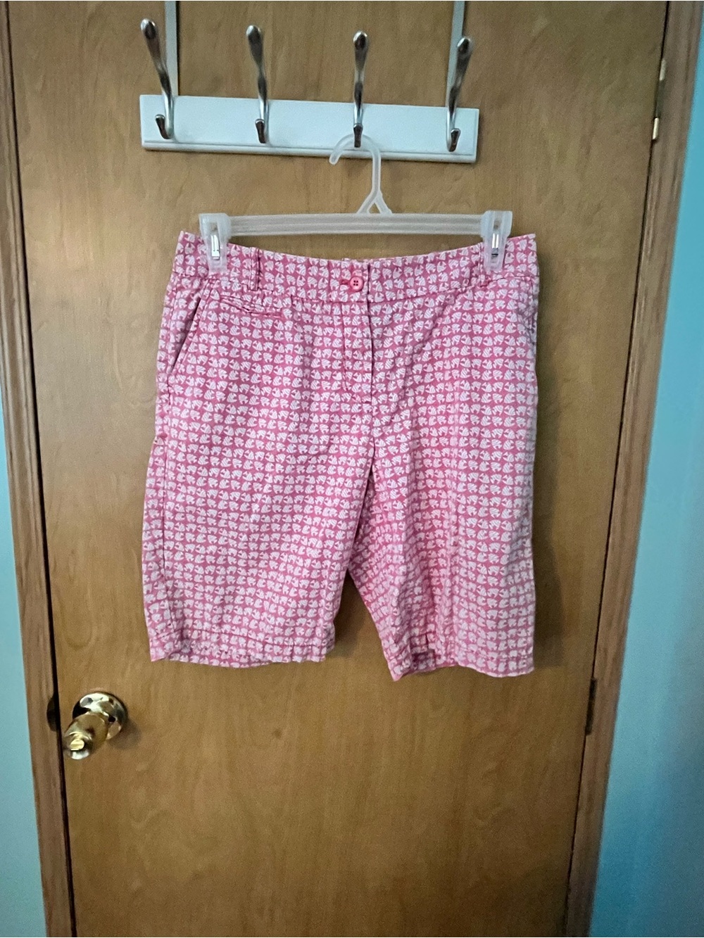 Talbots Pink Bermuda Shorts White Fish Pattern SZ 10 Waist 32” Rise 11” EUC
